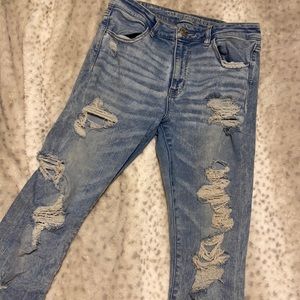 Distressed AE high rise crop jegging